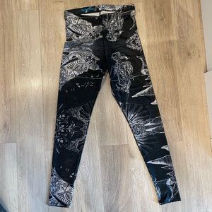 BlackMilk Clothing BIRTH OF VENUS 2.0 Black and White Leggings